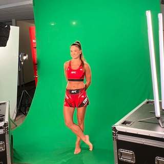 Karolina Kowalkiewicz feet photo thumbnail