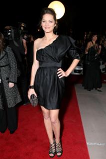 Marion Cotillard feet photo thumbnail