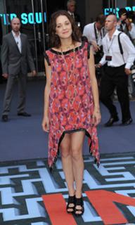 Marion Cotillard feet photo thumbnail