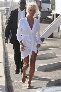 Pamela Anderson feet photo thumbnail