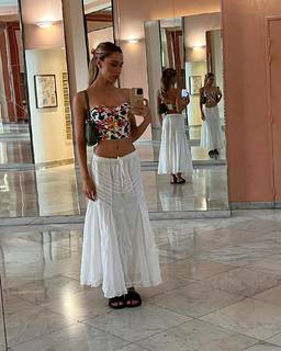 Alexis Ren feet photo thumbnail