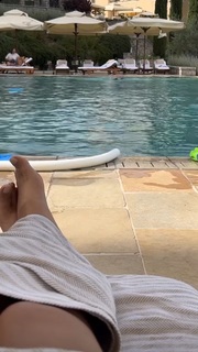 Sonam Kapoor feet photo thumbnail