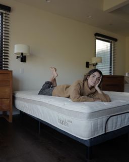 Nikki Reed feet photo thumbnail