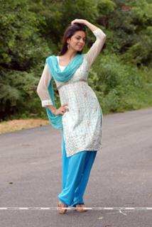 Shraddha Arya feet photo 1