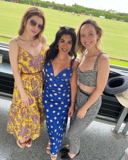 Anna Kendrick feet photo thumbnail