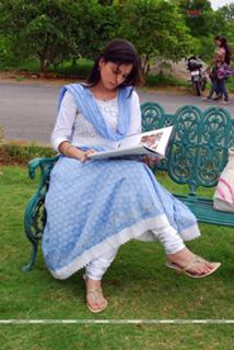 Shraddha Arya feet photo 4