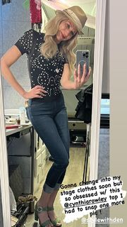 Debbie Gibson feet photo thumbnail