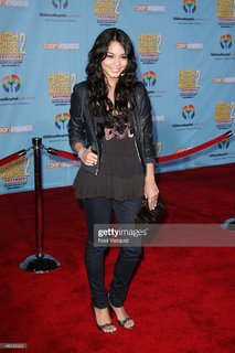 Vanessa Hudgens feet photo thumbnail