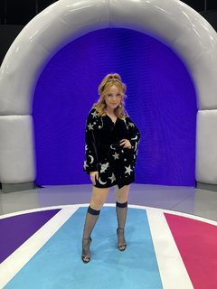 Larissa Manoela feet photo thumbnail
