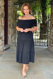 Lisa Robertson feet photo thumbnail