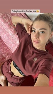 Seyma Subasi feet photo thumbnail