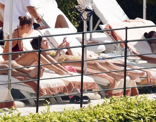 Dua Lipa feet photo thumbnail