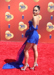 Vanessa Hudgens feet photo thumbnail
