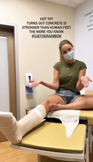Katrina Bowden feet photo thumbnail
