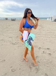 Claudia Romani feet photo thumbnail