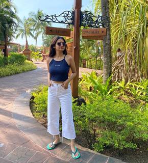 Anushka Sen feet photo thumbnail