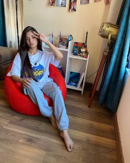 Anushka Sen feet photo thumbnail