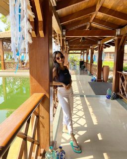 Anushka Sen feet photo thumbnail