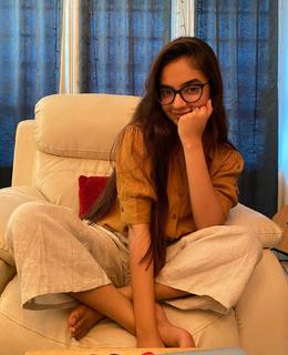 Anushka Sen feet photo thumbnail