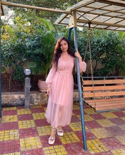 Anushka Sen feet photo thumbnail