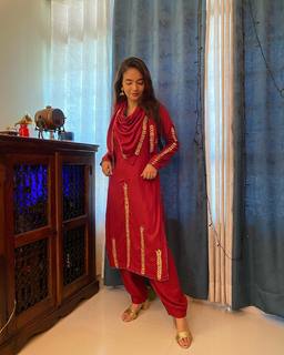 Anushka Sen feet photo thumbnail