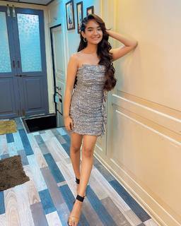 Anushka Sen feet photo thumbnail