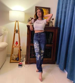 Anushka Sen feet photo thumbnail