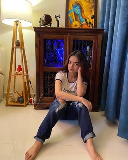 Anushka Sen feet photo thumbnail
