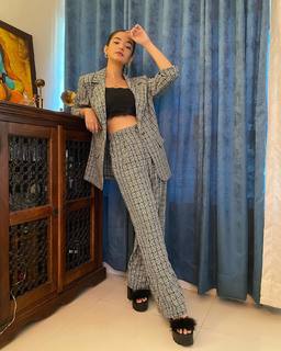 Anushka Sen feet photo thumbnail