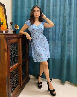 Anushka Sen feet photo thumbnail