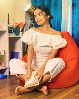 Anushka Sen feet photo thumbnail