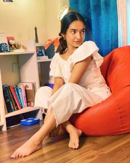 Anushka Sen feet photo thumbnail
