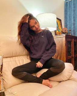 Anushka Sen feet photo thumbnail