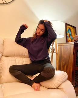Anushka Sen feet photo thumbnail
