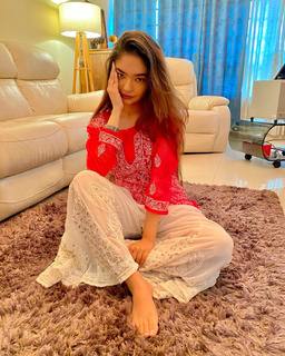 Anushka Sen feet photo thumbnail