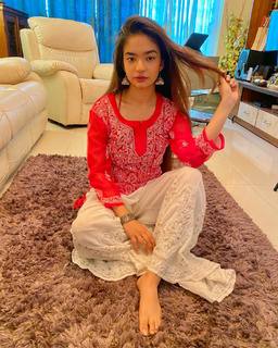 Anushka Sen feet photo thumbnail