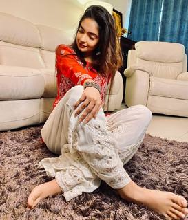 Anushka Sen feet photo thumbnail