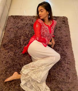 Anushka Sen feet photo thumbnail