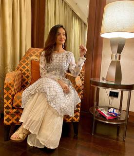 Anushka Sen feet photo thumbnail