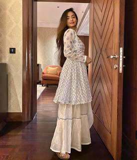 Anushka Sen feet photo thumbnail
