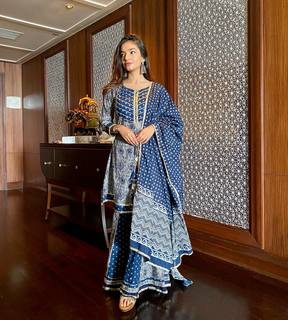 Anushka Sen feet photo thumbnail