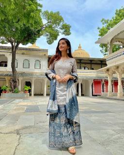 Anushka Sen feet photo thumbnail