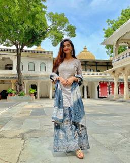Anushka Sen feet photo thumbnail