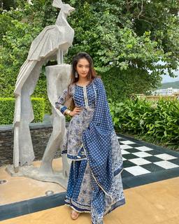 Anushka Sen feet photo thumbnail