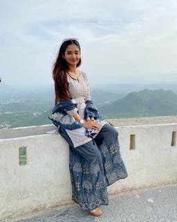 Anushka Sen feet photo thumbnail