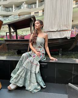 Anushka Sen feet photo thumbnail