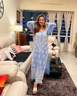 Anushka Sen feet photo thumbnail