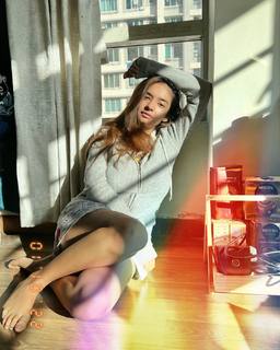 Anushka Sen feet photo thumbnail