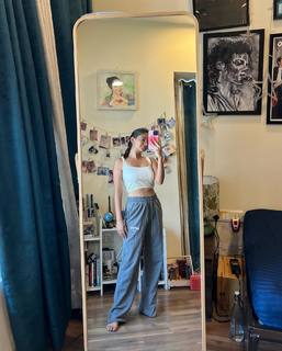 Anushka Sen feet photo thumbnail