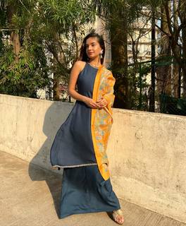Anushka Sen feet photo thumbnail